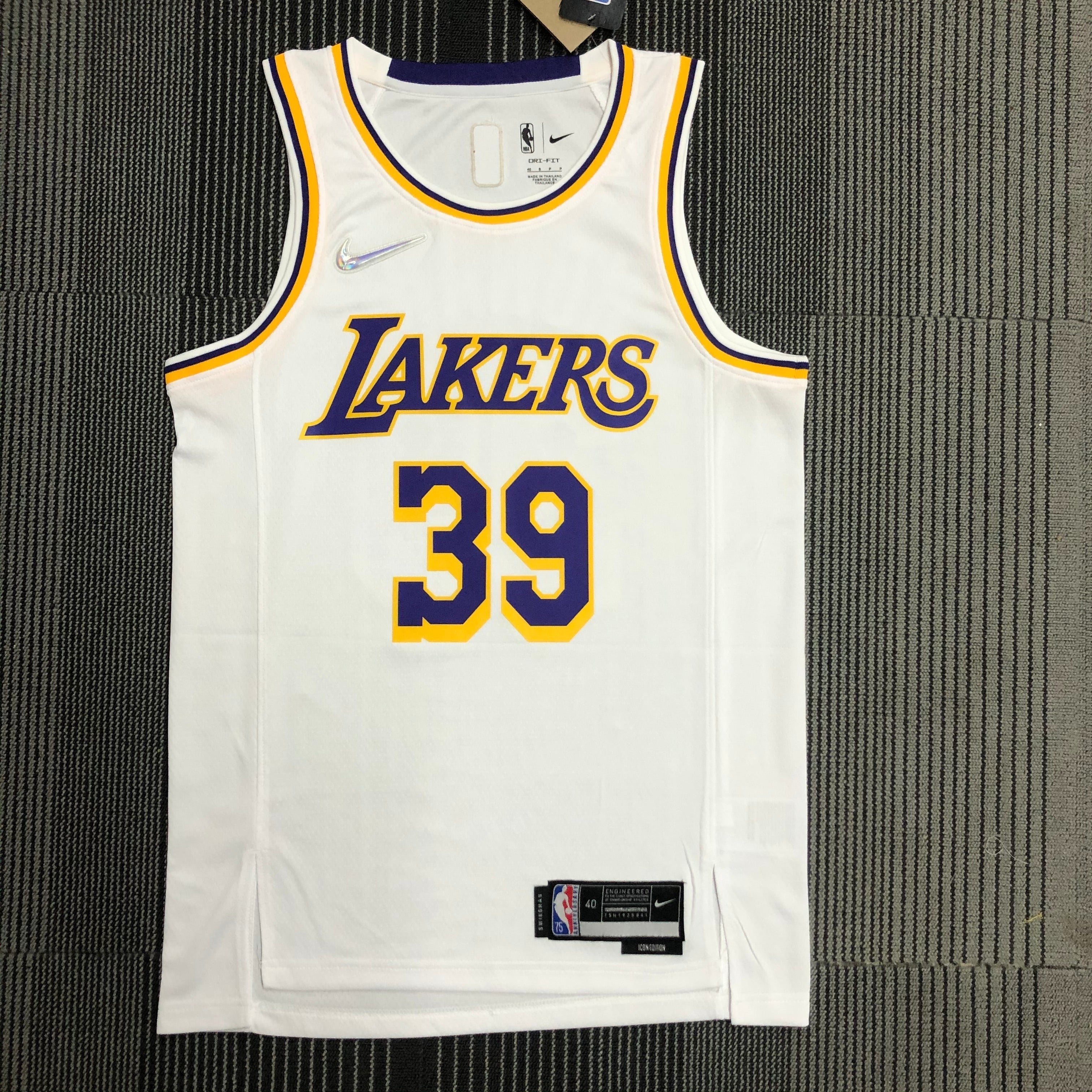 Los Angeles Lakers 75th Anniversary #39