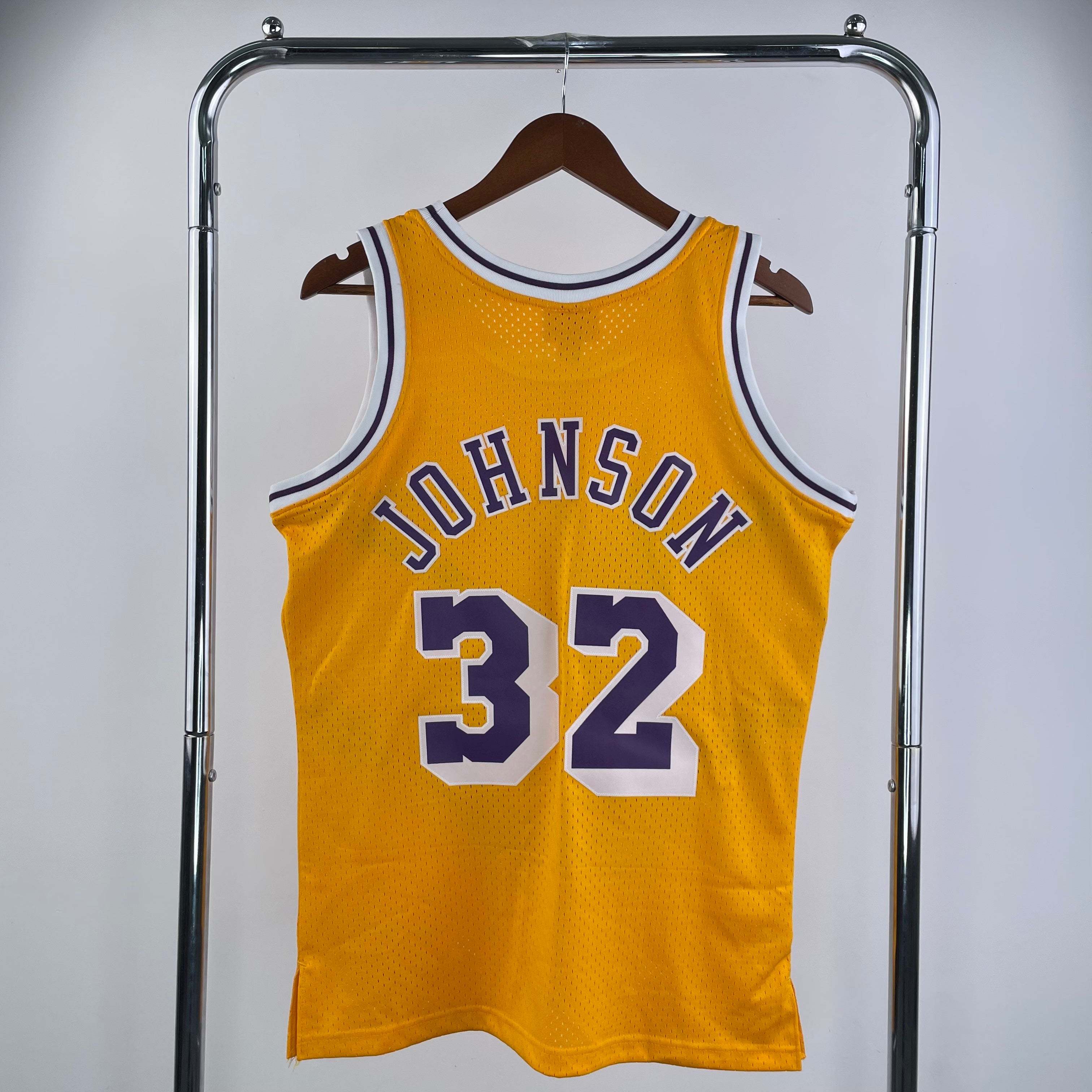 Los Angeles Lakers Retro #32