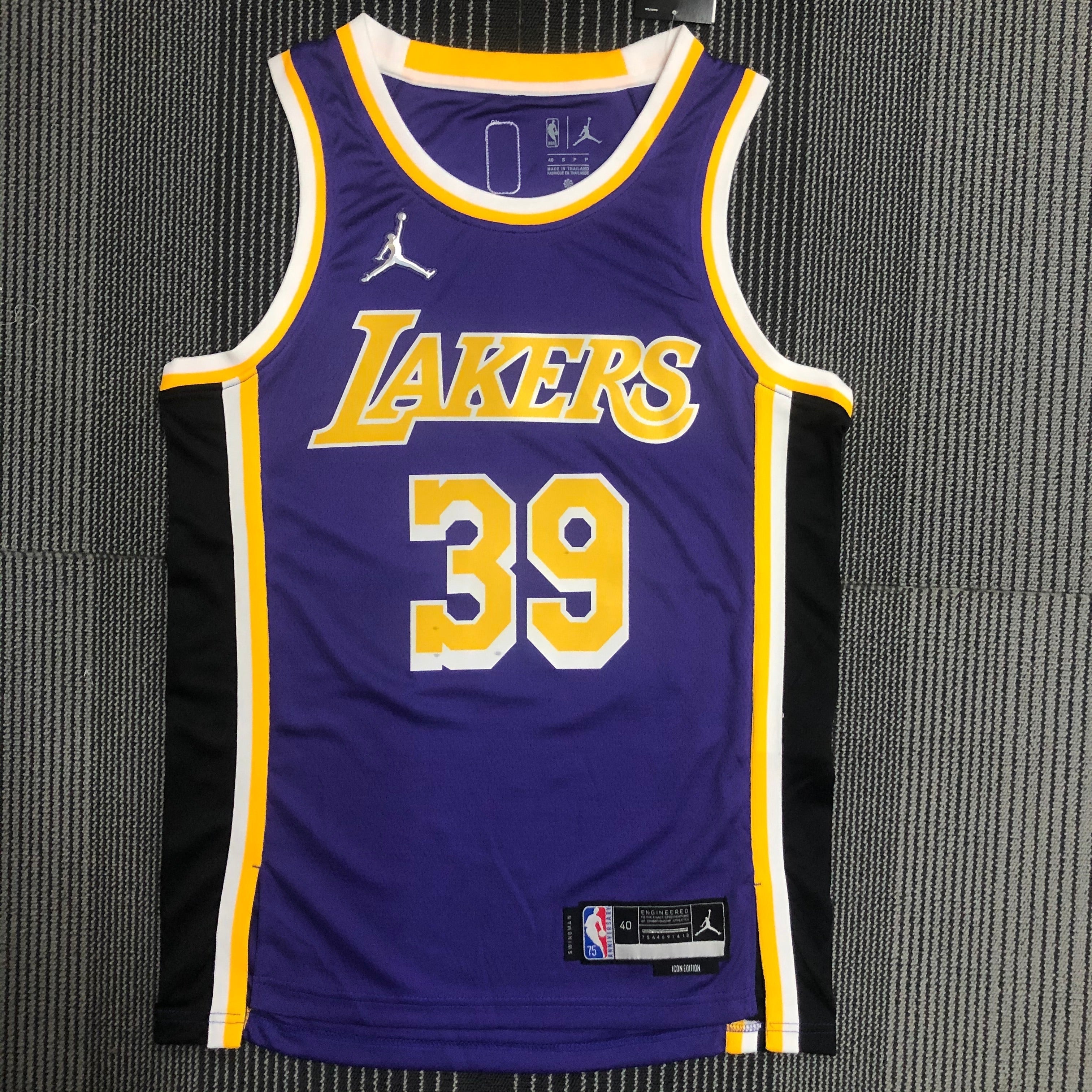 Los Angeles Lakers 75th Anniversary #39